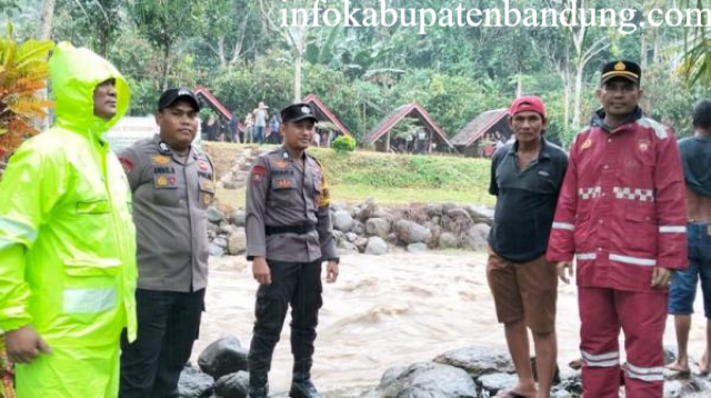 Pengunjung Wisata Alam Zahara Terjebak